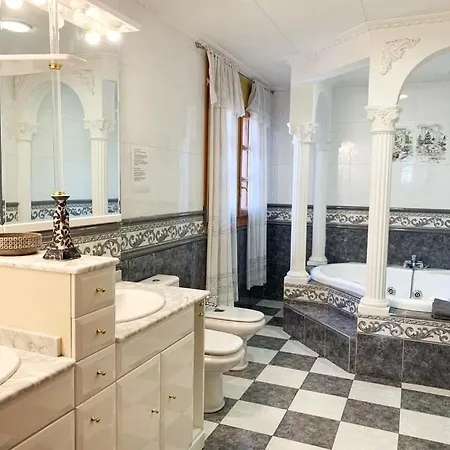 Villa Casa Romantica, Near Girona And Barcelona Just 900 Meter From The Coast