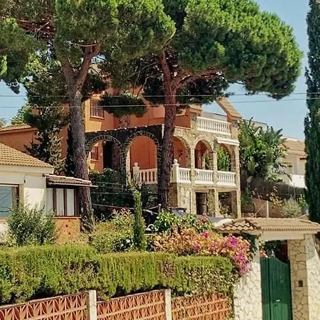 Villa Casa Romantica, Near Girona And Barcelona Just 900 Meter From The Coast