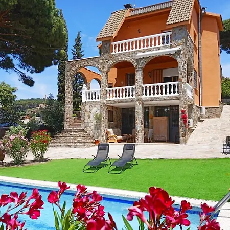 Villa Casa Romantica, Near Girona And Barcelona Just 900 Meter From The Coast
